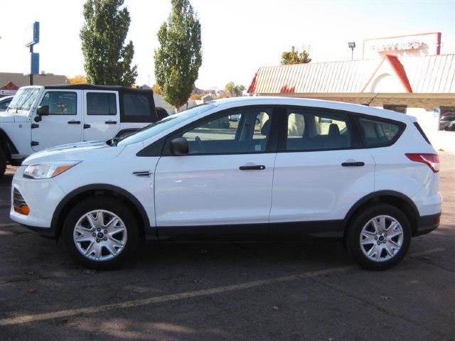 Used 2013 Ford Escape S with VIN 1FMCU0F72DUC72727 for sale in New Ulm, Minnesota